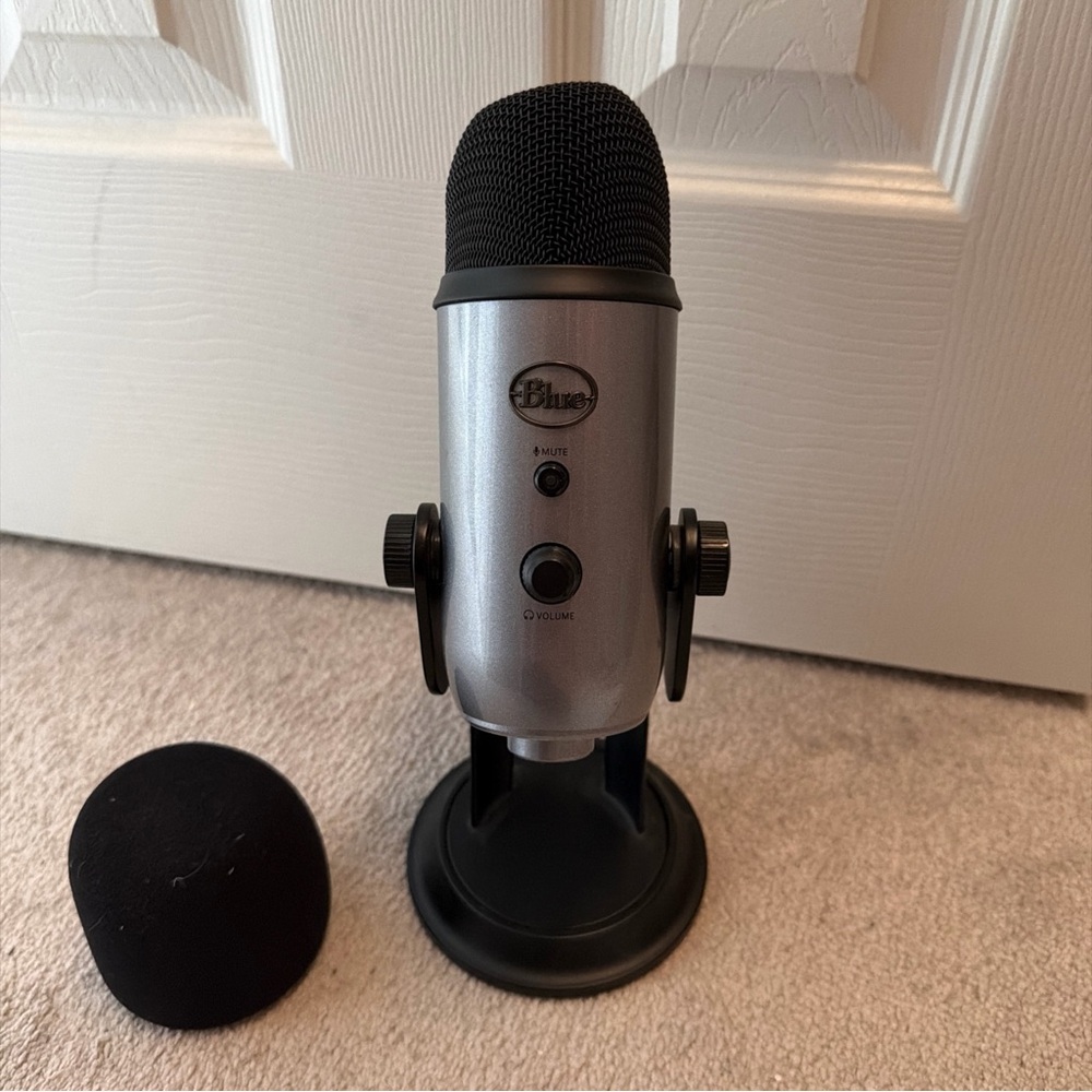 Blue Wired Yeti USB Microphone 0540 - Lunar Gray